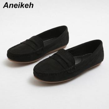 Lässige Damenwohnungen von Aneikeh