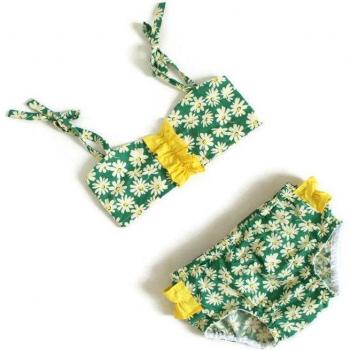 Bañadores infantiles con diseño floral para playa y piscina