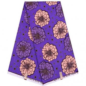 Afrikanischer Ankara Stoff mit floralem Design