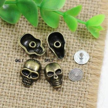 Punk Skull Clous & Pointes – Accessoires Artisanaux en Cuir – Série 100