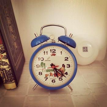 Reloj despertador de campana retro