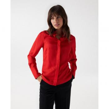 Camisa de mujer de manga larga en color rojo satinada
