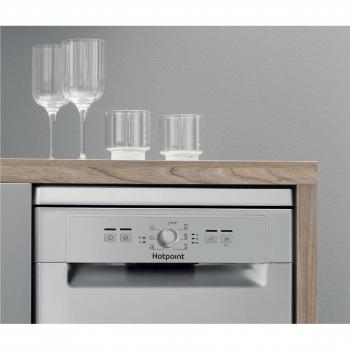 Hotpoint HSFE1B19SUKN Slim Dishwasher 45cm
