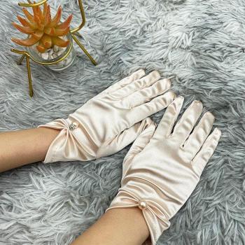 Conducción Elegante: Guantes UV Satén