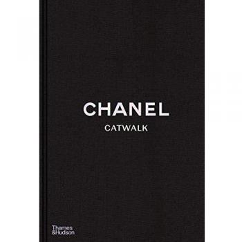 Chanel Catwalk : The Complete Collections Hardback