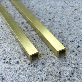 Accesorio U‑Latón: Inserto de Metal y Vidrio