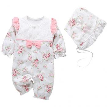 Combinaison féerique d’hiver, motif floral + chapeau assorti