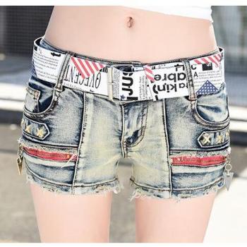 Pantalones cortos de denim azul y gris