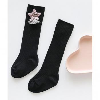 Niedliche Grundsocken für Babyprinzessinnen – warm und weich