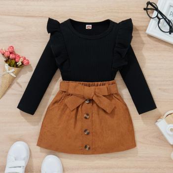 Túnele a tu bebé con el conjunto de otoño: top y falda con detalle de botón