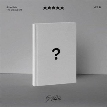 STRAY KIDS