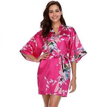 Kimono Rosa Roja de Satén con Detalle Floral