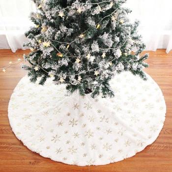 Flannel Snowflake Tree Skirt for Christmas
