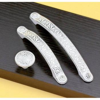 Poignées de porte en métal blanc