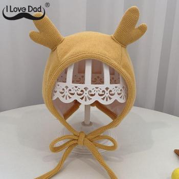 Herbstliche Baby-Mütze mit Tiermotiven
