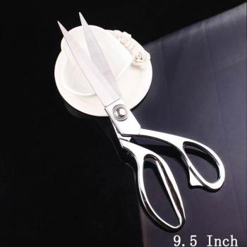 Ciseaux de broderie et coupe de fil