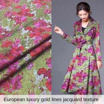 Chaqueta de seda dorada con diseño jacquard