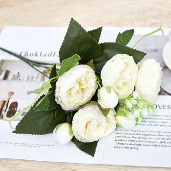 Bouquet de fausses fleurs de fête
