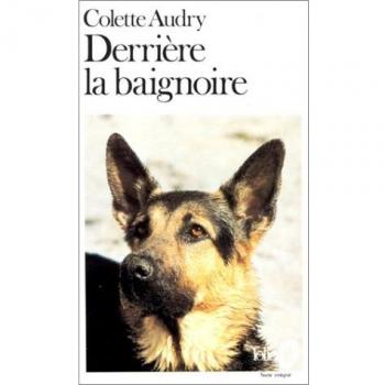 Derrière la baignoire