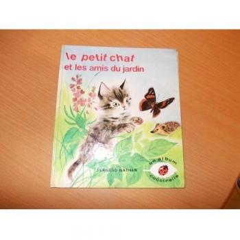 Petit chat et amis du jardin