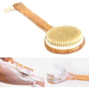 Brosse de bain pour le nettoyage de la douche
