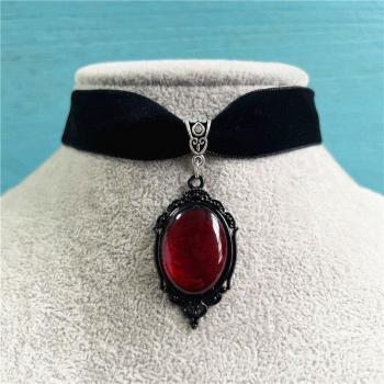 Schwarzer Samtkragen mit Gothic-Halskette aus geprägtem Kristall, heidnischer Schmuck für Frauen
