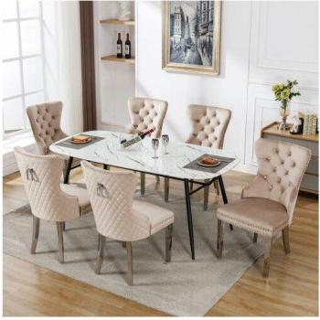 Sedia da Pranzo Confinante in Velluto Beige con Finiture a Chiodi e Gambe Metalliche