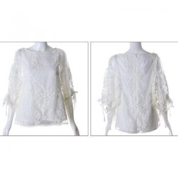 Blusa de mujer con encaje floral y volantes