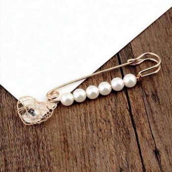 Broche décorative en perle simulée et épingle de sûreté de 7 cm