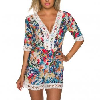 Hochglanz Hotpants-Overall mit Häkelspitzen-Borten S