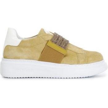 Slip-on de ante con decoración de pedrería amarilla 35