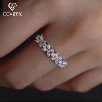 Brillante Compromiso CC-3118: Anillo de mujer con circonia cúbica y chapado plateado