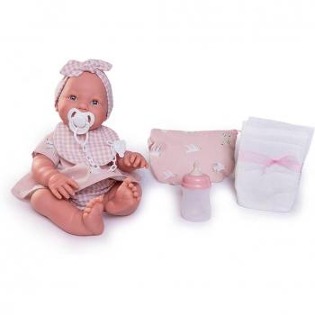 Recién nacida Mia hace pipí con neceser