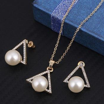 Conjunto de collar colgante chapado en oro