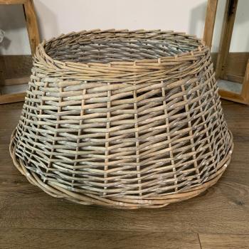 Deluxe Medium Willow Christmas Tree Skirt