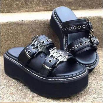 Gothic Punk Slip‑On „Belt Hang” – auffällige Gürtel‑Schnalle, für Frauen