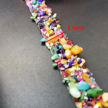 Tocado elegante con encaje y perlas blancas