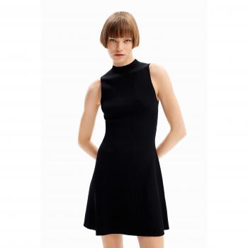 Vestido curto skater canelado