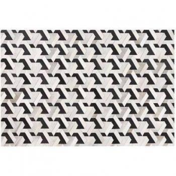 Tappeto in Pelle di Vacca Patchwork Geometrico Nero e Bianco 140 x 200 cm Narman