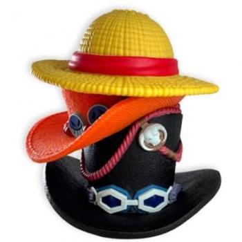 Figura Hucha “Pila de Sombreros” – Luffy, Ace & Sabo