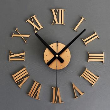 Horloge murale élégante chiffres romains dorés