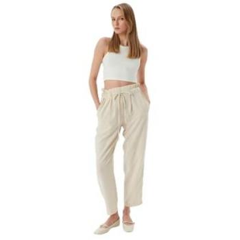 Bequeme Damenhose mit weitem Bein und praktischen Taschen