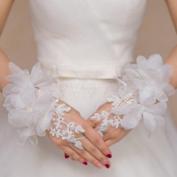 Blumenfeder-Brauthandschuhe für Hochzeitskleider