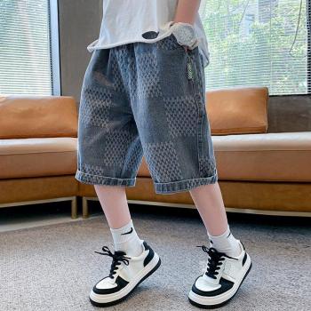 Sommerliche Denim Shorts für coole Jungs