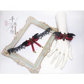 Dunkles Schwarzes Lolita-Halloween-Cosplay mit verrotteten Details