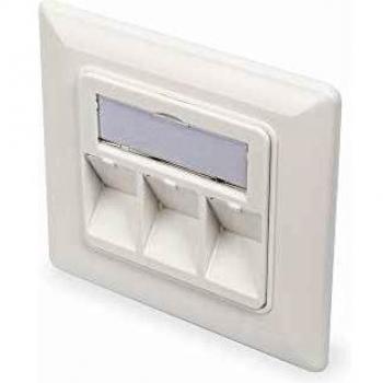 Plaque de finition DIGITUS pour prises Keystone, 3x RJ45, couvercle anti-poussière, 80/80 + plaque centrale, blanc pur (DN-93821)