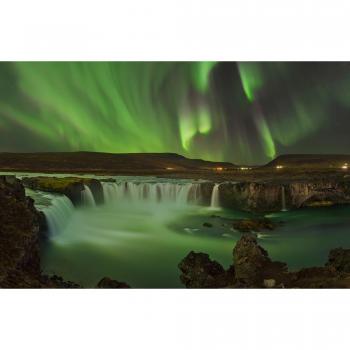 Papermoon Fototapete Wasserfall der Götter im Lichtspiel