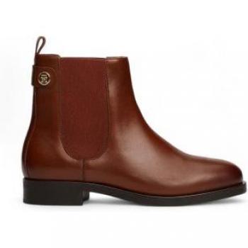 Piel y Elegancia: Botines Chelsea con Tachuela Oro Tommy Hilfiger