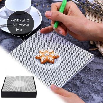 Baking Tool: Metal Cake Plate Turntable with Decorating Needles