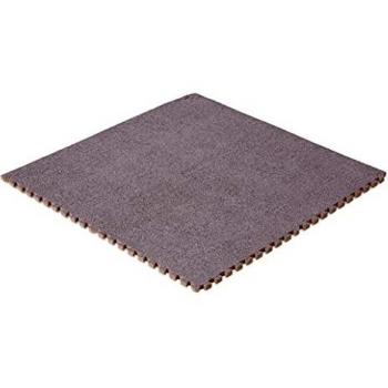 Tappeto grigio in moquette